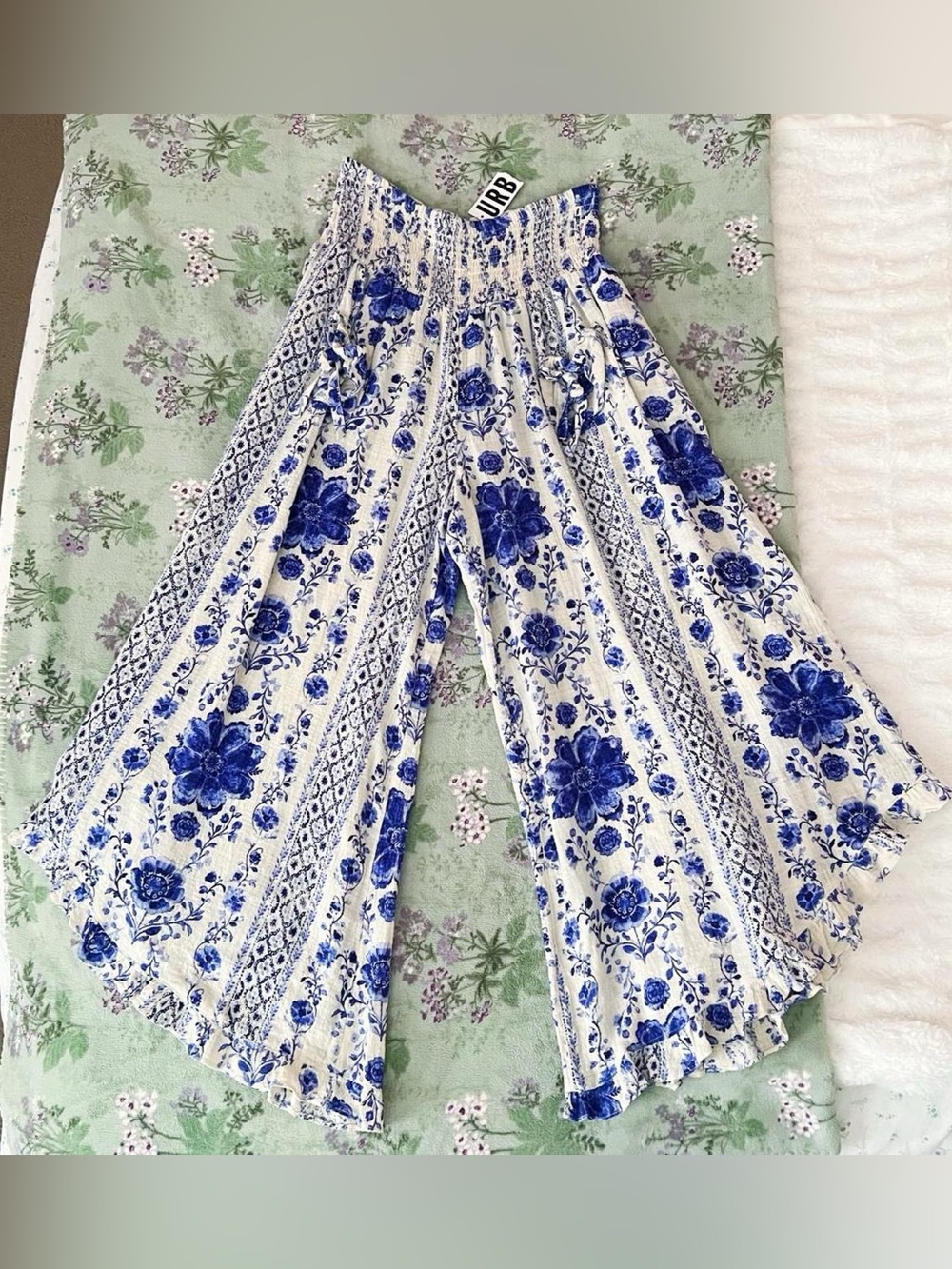 Urban Outfitters Out From Under Beachy Keen Smocked Wide Leg Crop Pants 💙🤍